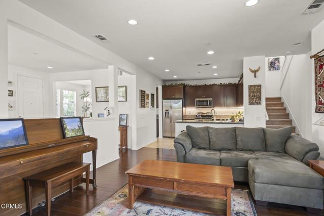 11349 Darling Road, Ventura CA: https://media.crmls.org/mediaz/4c6ef22b-9f52-4778-ace1-89ec55653283.jpg