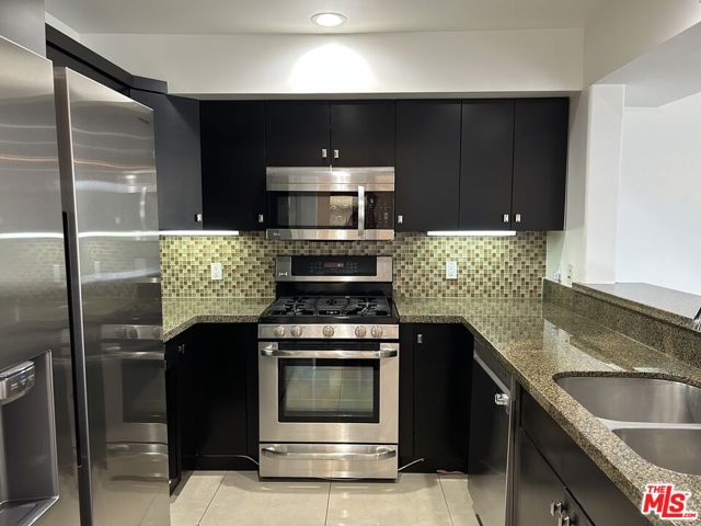 1150 S Oxford Avenue, Los Angeles CA: https://media.crmls.org/mediaz/4c6f147e-b3a0-41da-9b72-c7f66eec62a8.jpg