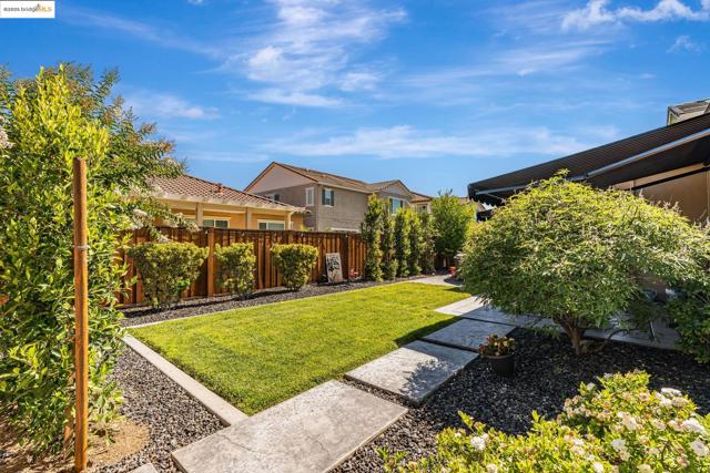 226 Wynn St, Oakley CA: https://media.crmls.org/mediaz/4c6f218f-29d9-43bf-93f7-0793e45865af.jpg