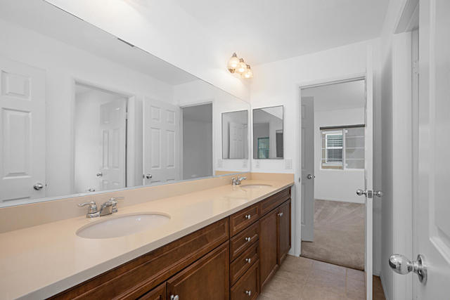 609 Calle Vibrante, Palm Desert CA: https://media.crmls.org/mediaz/4c6f820f-7ea5-4dee-970b-d43319996e73.jpg
