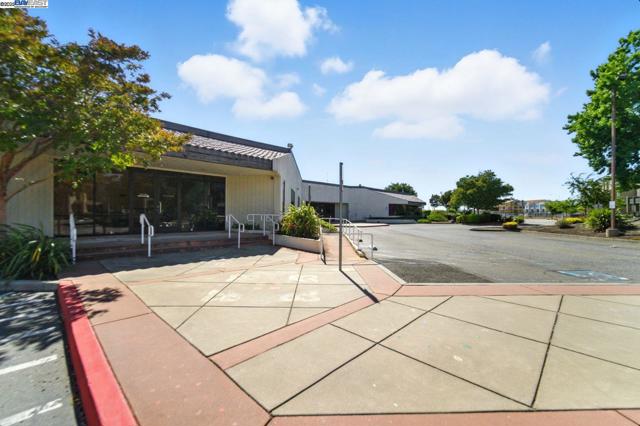 418 Desert Holly St, Milpitas CA: https://media.crmls.org/mediaz/4c6f8c54-1e9c-4cbb-a6d9-d56d1cddad36.jpg