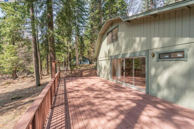 121 Mountain Aire Ln, Trinity Center CA: https://media.crmls.org/mediaz/4c6f9072-2920-40d4-9d8f-e55a7d86fa8a.jpg