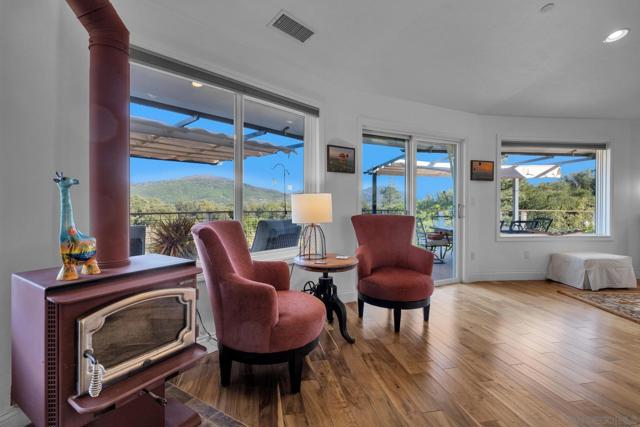 4667 Luneta View Rd, Julian CA: https://media.crmls.org/mediaz/4c6fddfc-194c-435b-a5d2-711876197745.jpg