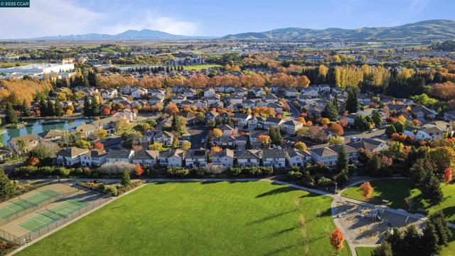 5109 Napa Shore Dr, Fairfield CA: https://media.crmls.org/mediaz/4c70231d-f070-4d0f-8b54-a0f7b207fefd.jpg