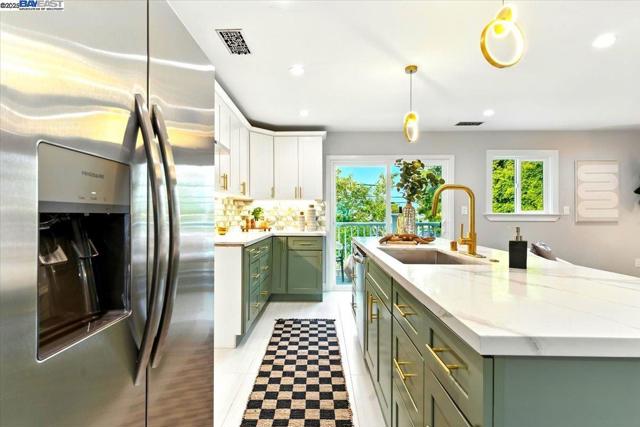 590 Cherry Ave, San Bruno CA: https://media.crmls.org/mediaz/4c70dd0a-009e-4271-9cc5-5b9a23124ace.jpg
