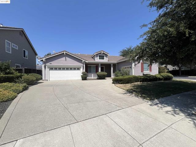 613 Kenwood Dr, Brentwood CA: https://media.crmls.org/mediaz/4c71332b-ee0b-4231-872c-5c7663f17074.jpg