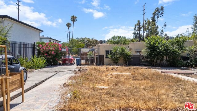 133 S Avenue 64, Los Angeles CA: https://media.crmls.org/mediaz/4c71aa1b-989e-4840-a19b-641313c895e3.jpg