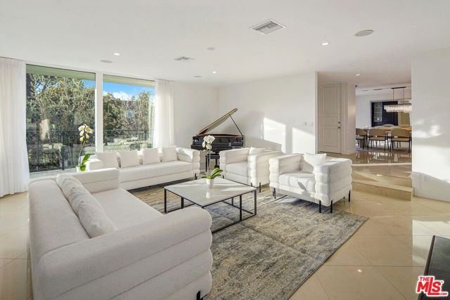 9620 Highridge Drive, Beverly Hills CA: https://media.crmls.org/mediaz/4c71cb6d-5575-475f-9d4a-8bf26e4c17e8.jpg