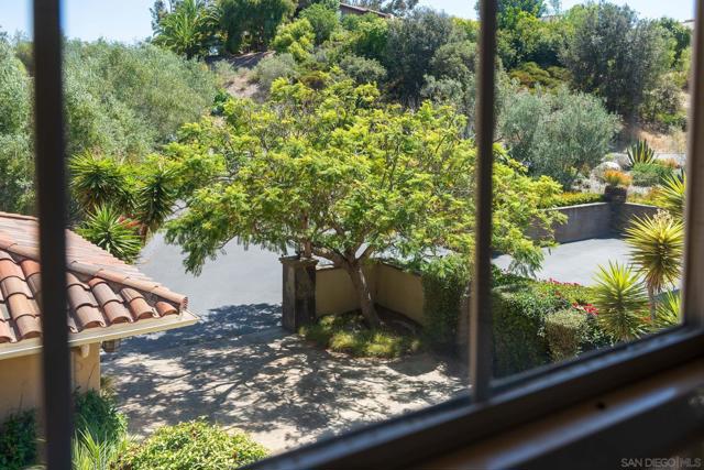 14522 Las Haciendas, San Diego CA: https://media.crmls.org/mediaz/4c71d8a6-c5a6-4ada-9f22-6e98de2227a0.jpg