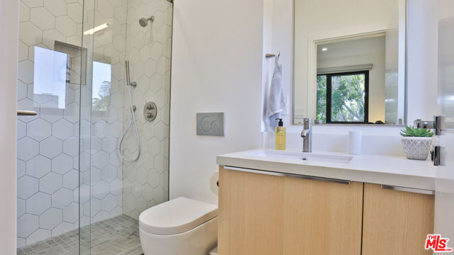 842 S Ogden Drive, Los Angeles CA: https://media.crmls.org/mediaz/4c71ed85-9d51-4ce2-809d-afe48ec44ee6.jpg