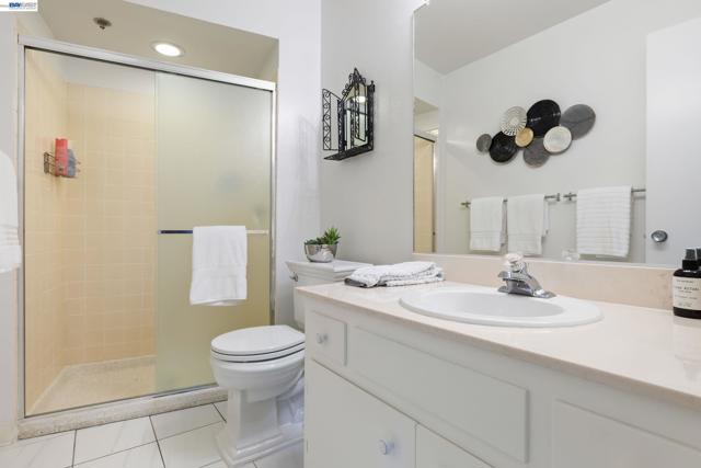 5405 Carlton St, Oakland CA: https://media.crmls.org/mediaz/4c721142-2de9-48b3-bd36-833469fcd778.jpg