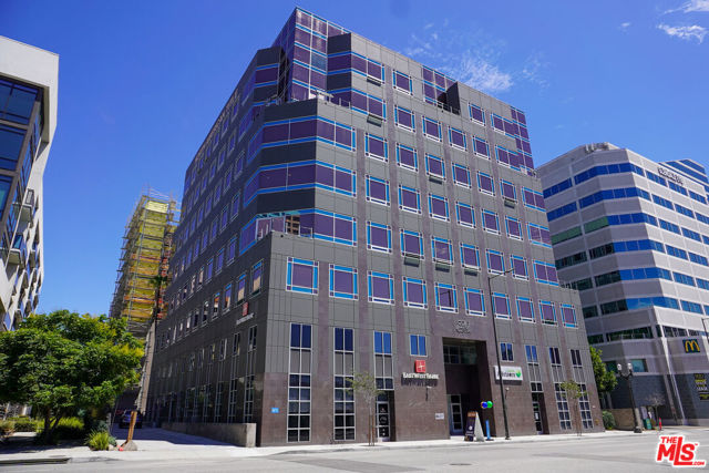 520 N Central Avenue, Glendale CA: https://media.crmls.org/mediaz/4c721c2a-8f74-4e0a-bbf5-1fc31193ce80.jpg