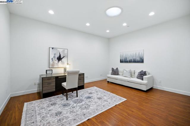 874 Overhill Dr, Hayward CA: https://media.crmls.org/mediaz/4c726704-8014-4e01-89aa-9f0396aaf7d0.jpg