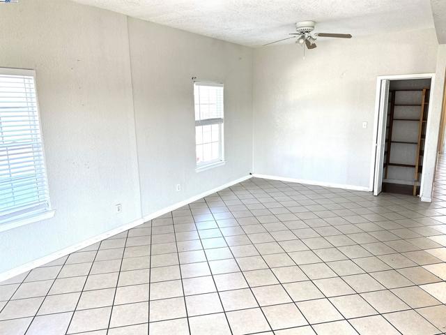 1610 85th Avenue, Oakland CA: https://media.crmls.org/mediaz/4c72a3f2-5f60-4854-bfc2-0e1b8a426b70.jpg