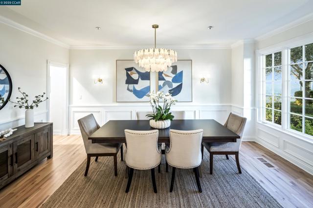 75 Donald Drive, Orinda CA: https://media.crmls.org/mediaz/4c732582-9036-4a39-bffd-0909abeb961b.jpg