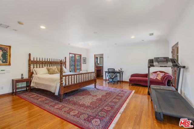 221 S Beverly Glen Boulevard, Los Angeles CA: https://media.crmls.org/mediaz/4c735007-f9c2-49b6-8c37-86c367dabc8f.jpg