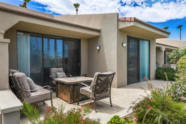 76790 Chrysanthemum Way, Palm Desert CA: https://media.crmls.org/mediaz/4c7361e3-7d24-4831-8886-98acfeaddb61.jpg