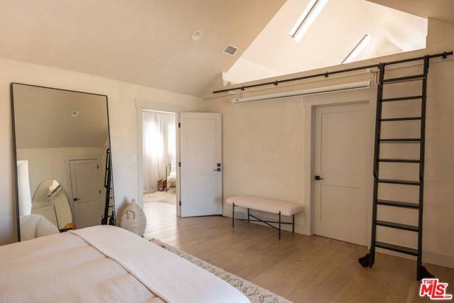 1715 S Kingsley Drive, Los Angeles CA: https://media.crmls.org/mediaz/4c74259f-396a-4933-85ac-75cdb6314f75.jpg