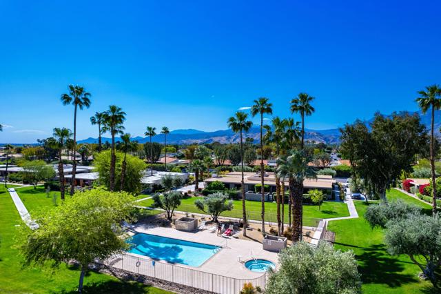 2006 E Sandalwood Drive, Palm Springs CA: https://media.crmls.org/mediaz/4c74260a-c5f5-4b0b-a4e1-70aa588f44ae.jpg