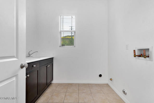 4968 Princess Drive, Agoura Hills CA: https://media.crmls.org/mediaz/4c74431e-119e-4713-9998-be9bd858500b.jpg