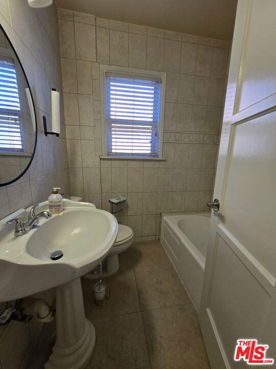 4512 Chasar Place, Los Angeles CA: https://media.crmls.org/mediaz/4c748f7f-ebd5-4a49-a0af-990e9d623166.jpg