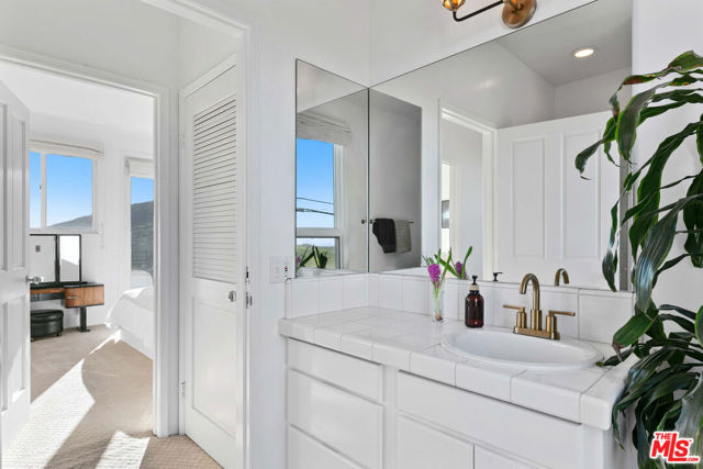 2727 Corral Canyon Road, Malibu CA: https://media.crmls.org/mediaz/4c754001-48e4-41d4-b5cc-61ececa3d9d1.jpg