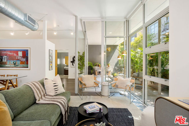 4080 Glencoe Avenue, Marina del Rey CA: https://media.crmls.org/mediaz/4c75a163-22da-41d5-87f6-57235aab4a41.jpg