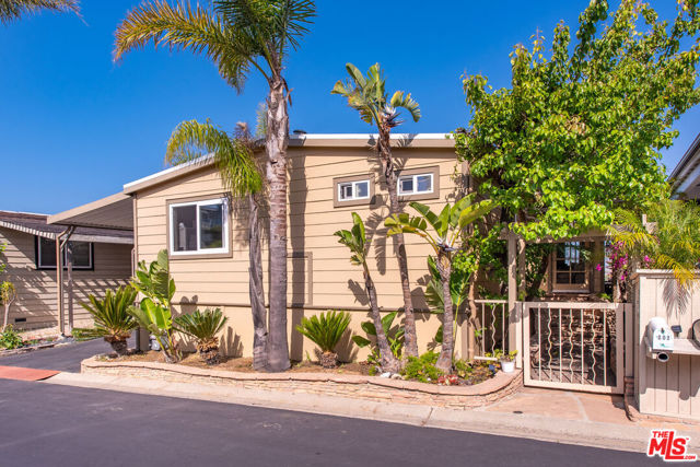 29500 Heathercliff Road, Malibu CA: https://media.crmls.org/mediaz/4c75cebd-05d8-4df6-8887-b4fb5a266dfe.jpg