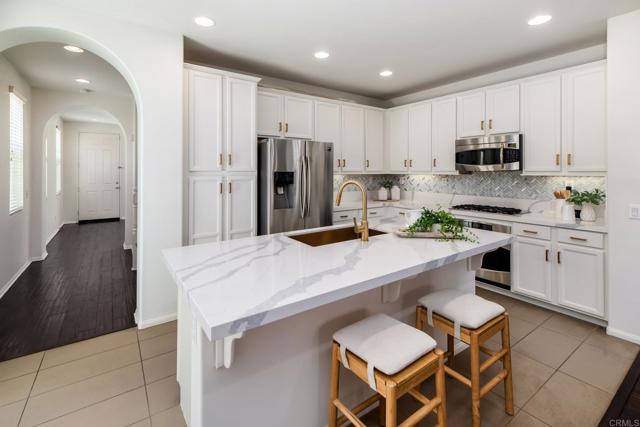 Detail Gallery Image 4 of 37 For 3428 Filoli Circle, Carlsbad,  CA 92009 - 3 Beds | 3/1 Baths