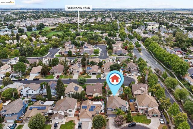 20 Goldmeadow Ct, Brentwood CA: https://media.crmls.org/mediaz/4c76c2fc-97f9-407b-873b-892e9f2b9a02.jpg