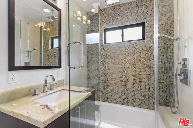 6656 Colgate Avenue, Los Angeles CA: https://media.crmls.org/mediaz/4c76e3c6-6306-403f-bac2-f77c174b8d31.jpg