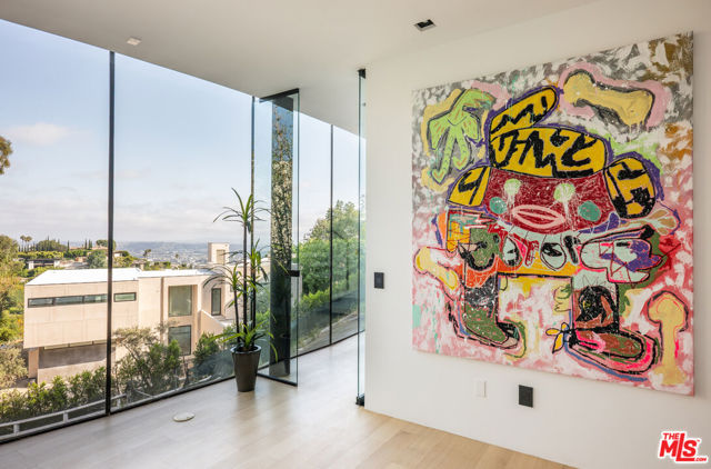 9277 Thrush Way, Los Angeles CA: https://media.crmls.org/mediaz/4c77075f-277d-4efb-a516-99237654bd72.jpg