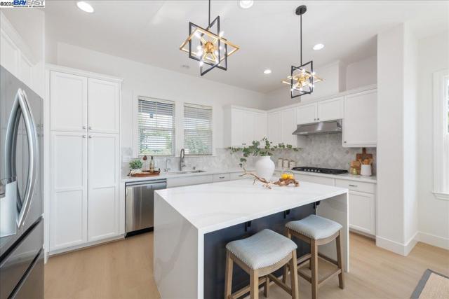 4206 Sunset View Dr, Dublin CA: https://media.crmls.org/mediaz/4c775db4-440b-4066-9095-0196220f70bd.jpg