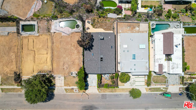 18128 Kingsport Drive, Malibu CA: https://media.crmls.org/mediaz/4c77de24-ea87-4b33-bdbb-ca731efb7e25.jpg