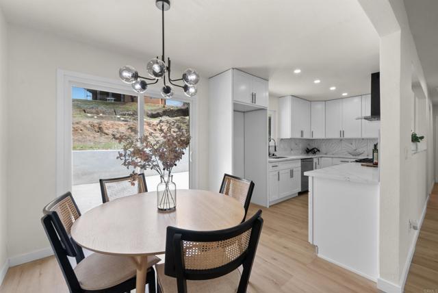 Image 8 of 37 For 9065 Heatherdale St