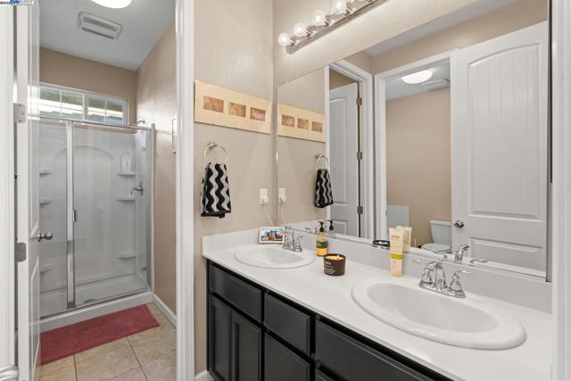 248 Alta St, Brentwood CA: https://media.crmls.org/mediaz/4c79147d-776d-4bc1-bb86-dd58c6d0bb59.jpg