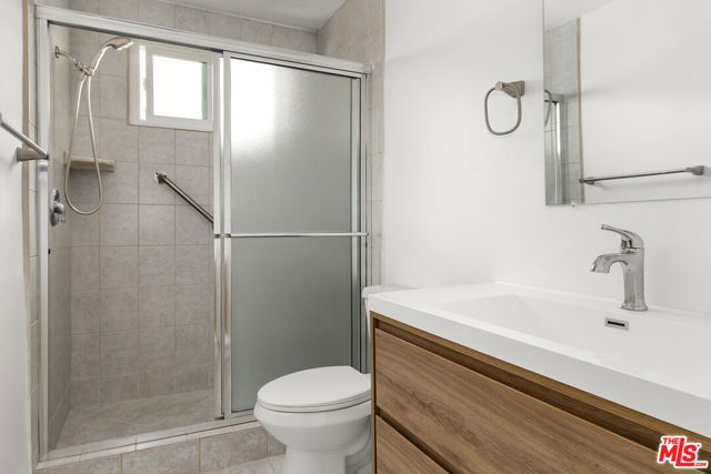 340 N Palm Drive, Beverly Hills CA: https://media.crmls.org/mediaz/4c79429f-6c31-4a08-85f6-aac83c38ff57.jpg