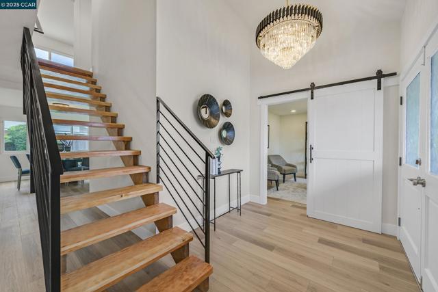 2043 Gill Port Ln, Walnut Creek CA: https://media.crmls.org/mediaz/4c79460e-941d-4e7e-96c1-504230174812.jpg