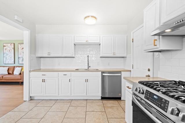 6248 Thorn Street, San Diego CA: https://media.crmls.org/mediaz/4c79c325-eaa9-4691-9e69-54eeef57145e.jpg