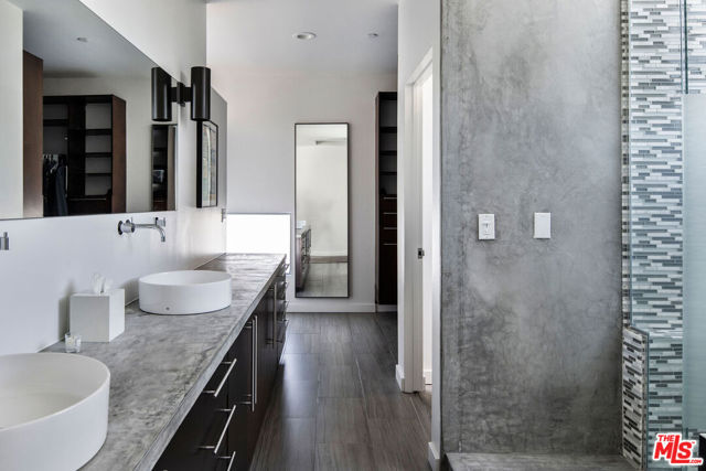 1344 Maltman Avenue, Los Angeles CA: https://media.crmls.org/mediaz/4c79c625-d67f-46f5-b15a-21b46314a255.jpg