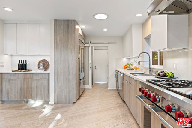 2329 Manning Avenue, Los Angeles CA: https://media.crmls.org/mediaz/4c79fd95-97e3-4a4f-b850-83bea888c5e0.jpg