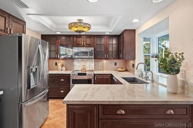 7233 Canyon Hill Ct, San Diego CA: https://media.crmls.org/mediaz/4c7a3242-3271-4ee3-8f36-24b85180fff9.jpg