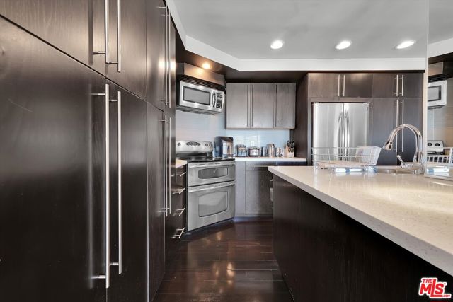 1155 N La Cienega Boulevard, West Hollywood CA: https://media.crmls.org/mediaz/4c7a3464-7f76-425b-b573-713de7269ec8.jpg