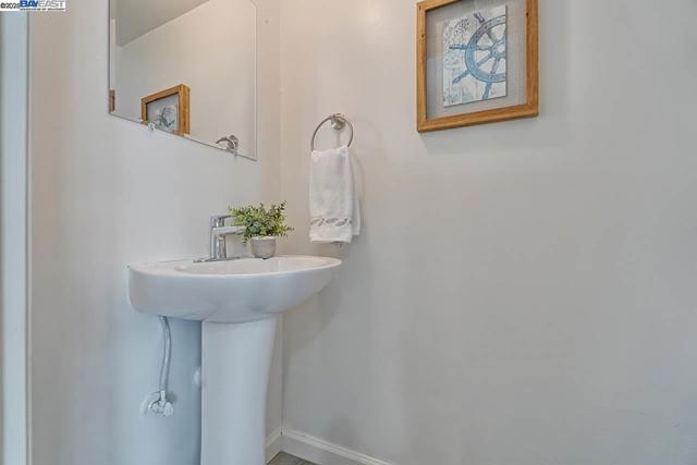 4654 Balboa Way, Fremont CA: https://media.crmls.org/mediaz/4c7ac116-d2a2-4750-92eb-9ad785f90d48.jpg