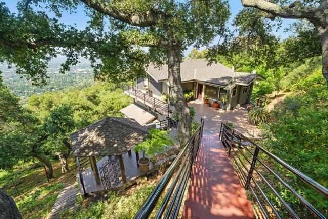 16190 Maya Way, Los Gatos CA: https://media.crmls.org/mediaz/4c7b1df1-d33d-426c-898e-261c21c75451.jpg