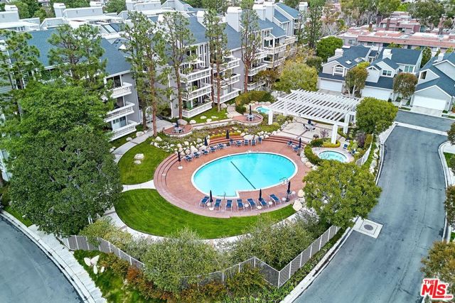 13078 Mindanao Way, Marina del Rey CA: https://media.crmls.org/mediaz/4c7c43c8-2f50-460c-a9f9-67c2d3fc0862.jpg