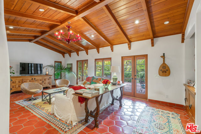 221 S Beverly Glen Boulevard, Los Angeles CA: https://media.crmls.org/mediaz/4c7c7201-0f84-4c33-a4cd-e62e7afd908c.jpg