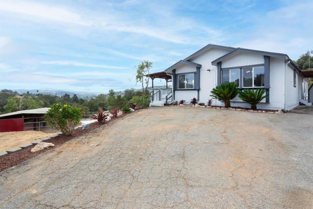 3862 Las Flores Dr, Fallbrook, CA 92028