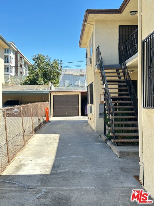 1038 S Harvard Boulevard, Los Angeles CA: https://media.crmls.org/mediaz/4c7dc5ed-856b-4b4e-b371-cfe1a6cbfe5a.jpg