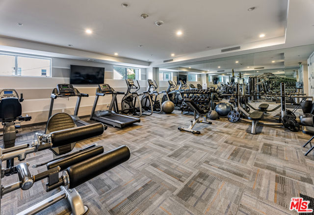 460 N Palm Drive, Beverly Hills CA: https://media.crmls.org/mediaz/4c7dcaf3-2b16-433a-a4d8-10951eb266b2.jpg